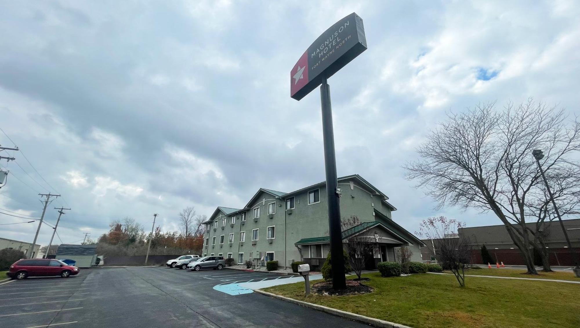 Magnuson Hotel Fort Wayne North - Coliseum Exterior photo